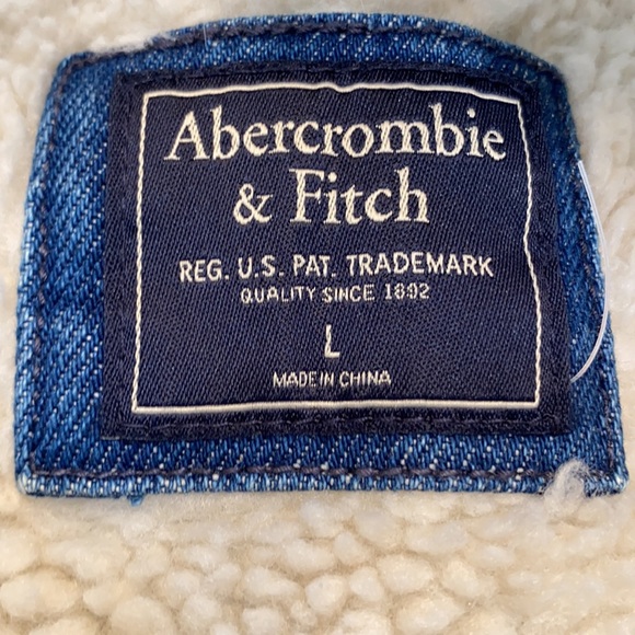 Abercrombie & Fitch Woman’s distressed Jean Jacket L - Picture 5 of 10